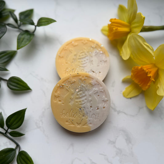 Warm Cashmere & Almond Milk Happy Easter Melt